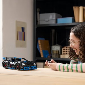 LEGO Technic Samochód wyścigowy Porsche GT4 e-Performance (42176) 2