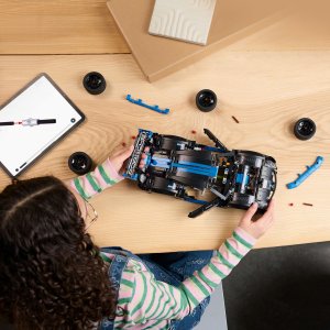 LEGO Technic Samochód wyścigowy Porsche GT4 e-Performance (42176) 3