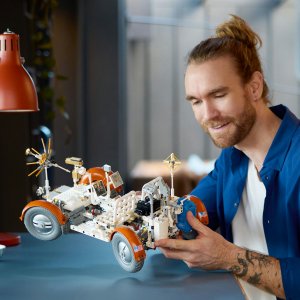 LEGO Technic NASA Apollo — pojazd LRV (42182) 2