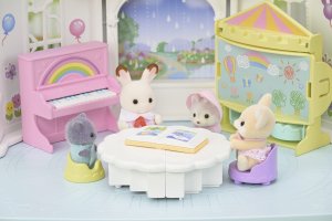 Sylvanian Families Sylvanian Families Sunny Castle Nursery 5743 6
