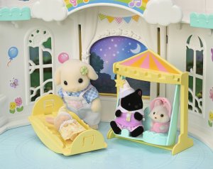 Sylvanian Families Sylvanian Families Sunny Castle Nursery 5743 8