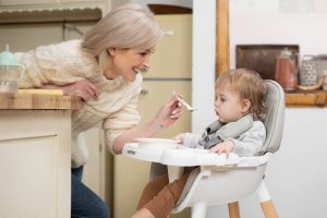 Caretero KRZESEŁKO DO KARMIENIA TUVA PINK 35