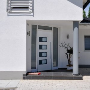 vidaXL Drzwi wejściowe, białe, 110x210 cm, aluminium i PVC Lumarko! 1