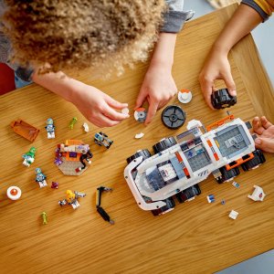 LEGO City Wóz dowodzenia z żurawiem ładunkowym (60432) 16