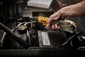 Klucz udarowy Dewalt GRZECHOTKA UDAROWA AKUMULATOROWA 1/4'' 3/8'' XR 12V 2*3.0AH 6