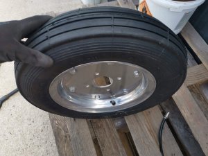 Traktor ogrodowy Geko Koło pneumatyczne z dętką do zgrabiarki 4.00-10 z piastą 3