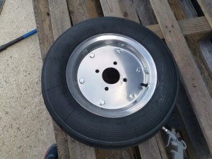 Traktor ogrodowy Geko Koło pneumatyczne z dętką do zgrabiarki 4.00-10 z piastą 4