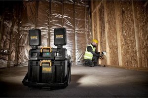 Dewalt DEWALT SKRZYNIA TOUGH SYS.2,0 Z OŚWIETLENIEM 9