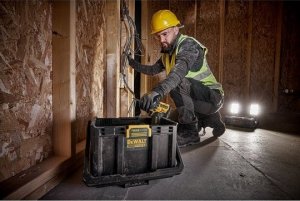 Dewalt DEWALT SKRZYNIA TOUGH SYS.2,0 Z OŚWIETLENIEM 10