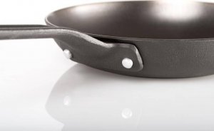 Patelnia GSI Outdoors Patelnia żeliwna GSI OUTDOORS GUIDECAST 8 INCH FRYING PAN Uniwersalny 3