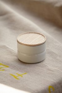 Riess RIESS - Pojemnik kuchenny z drewnianą pokrywą 1,3l Silent Blue 9