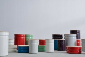 Riess RIESS - Pojemnik kuchenny z drewnianą pokrywą 1,3l Fresh Tomato 9