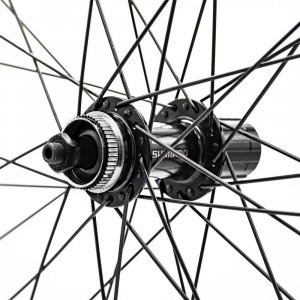 DT Swiss Tylne koło rowerowe 28", 36 szprych, Shimano Cues, DT Swiss 535, Sapim, pod tarcze / V-brake 6