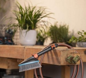 Gardena GARDENA Cleansystem Hand Brush M soft, with hose connection, for cleaning smaller areas Hand Brush 18842-20 Gardena Combisystem 4