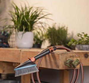 Gardena GARDENA Cleansystem Hand Brush M soft, with hose connection, for cleaning smaller areas Hand Brush 18842-20 Gardena Combisystem 9