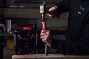 Sourcing MILWAUKEE WOOD CHISEL 25mm WITH CHAMFERED EDGE 11