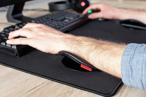 Cherry CHERRY ZUB SLIDEPAD ERGO gleitende Armauflage schwarz 6