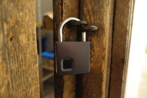 Schwaiger Schwaiger Fingerprint Schloss m. Stahlbügel + Notfallschlüss 8