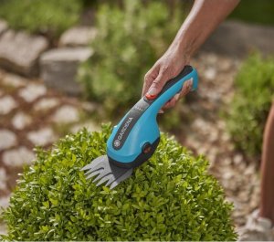 Gardena GARDENA Cordless Grass Shears ClassicCut Li, 3.6 volts, set with shrub blade (turquoise/black, Li-ion battery 2.5 Ah) 12