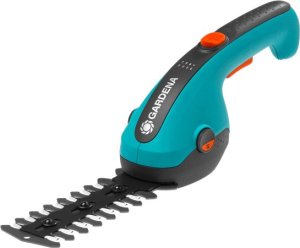 Gardena GARDENA Cordless Grass Shears ClassicCut Li, 3.6 volts, set with shrub blade (turquoise/black, Li-ion battery 2.5 Ah) 15