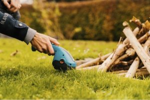 Gardena GARDENA Cordless Grass Shears ClassicCut Li, 3.6 volts, set with shrub blade (turquoise/black, Li-ion battery 2.5 Ah) 5