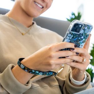 Rifle Paper Rifle Paper Phone Wristlet - Uniwersalna smyczka do telefonu (Garden Party Blue) 4