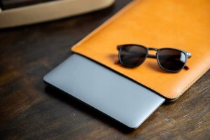 Etui Baltan Baltan do Apple MacBook Air/Pro 13 brązowy 11
