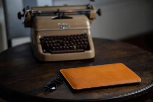 Etui Baltan Baltan do Apple MacBook Air/Pro 13 brązowy 10
