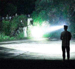 Latarka Tech-Led Latarka czołowa super jasne 3 LED światło ostrzegawcze ładowana z USB Latarka czołowa super jasne 3 LED światło ostrzegawcze ładowana z USB 10