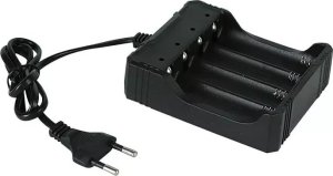 Ładowarka Extra Ładowarka do 4 akumulatorów 18650 litowo-jonowych 4,2V/1,2A automat Ładowarka do 4 akumulatorów 18650 litowo-jonowych 4,2V/1,2A automat 4