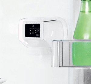 Lodówka Indesit INDESIT | Šaldytuvas | LI8 S2E W | Energy efficiency class E | Free standing | Combi | Height 188.9 cm | Šaldytuvas net capacity 228 L | Šaldiklis net capacity 111 L | 39 dB | Baltas 3