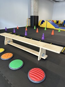 Ławka gimnastyczna drewniana UNDERFIT 2 m 6