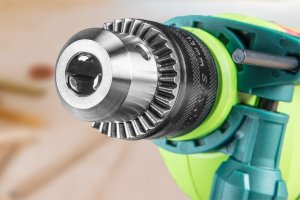 Wiertarka Verto Wiertarka udarowa 850W, uchwyt kluczykowy 13 mm, obroty 0-3000 min-1, walizka + akcesoria 4