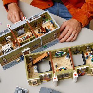 LEGO Icons Muzeum Historii Naturalnej (10326) 12