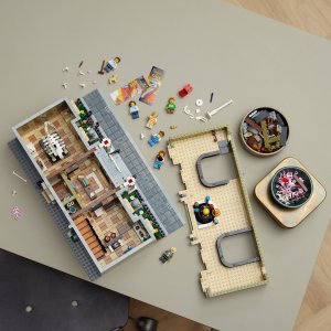 LEGO Icons Muzeum Historii Naturalnej (10326) 14