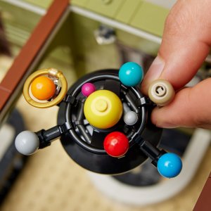 LEGO Icons Muzeum Historii Naturalnej (10326) 16