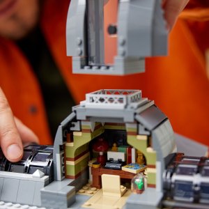 LEGO Icons Muzeum Historii Naturalnej (10326) 17