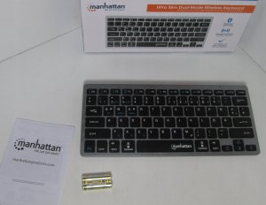 Klawiatura Manhattan MANHATTAN Ultra Slim Dual-Mode Kabellose Funktastatur Dt. QWERTZ-Layout Bluetooth 3.0 und 2.4 GHz USB anthrazit/schwarz 6