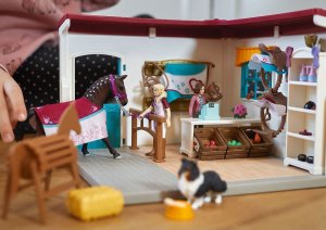Figurka Schleich Horse Club Sklep z artykułami dla koni (SLH42568) 8
