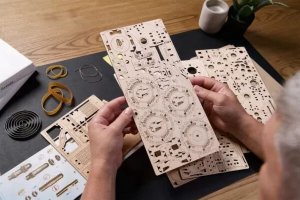 UGEARS TRAKTOR ZWYCIĘŻY MODELS DREWNIANE PUZZLE 3D 10