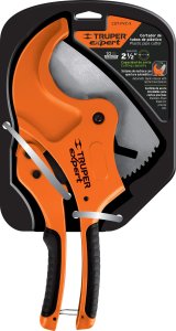 Truper Plastikinių vamzdžių žirklės . Tvirtas metalinis korpusas, nerūdijančio plieno geležtė, Vamzdžiams iki 63 mm. Terkšlinis mechanizmas. Truper® 2
