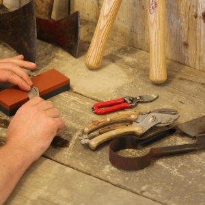 Esschert Design Kamień do ostrzenia noży, sekatorów, siekiery Osełka 6