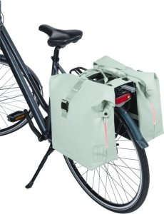 Basil Sakwa podwójna BASIL SOHO DOUBLE PANNIER BAG NORDLICHT MIK, MIK System (ready to go) 41L 100% wodoodporna pastel green oświetlenie Nordlicht Technolog 7