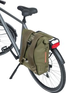 Basil Plecak/Sakwa rowerowa BASIL SOHO BACKPACK NORDLICHT17L, mocowanie na haki Hook-On System, wodoodporny poliester, oświetlenie, moss green (NEW 2024) 10