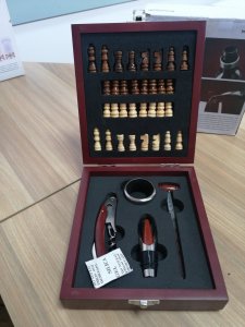 InnovaGoods Zestaw akcesoriów do wina i szachy InnovaGoods (37 części) 6