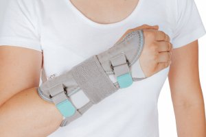 TYNOR ORTEZA RĘKI Z SZYNĄ STABILIZATOR NADGARSTKA szyna 3