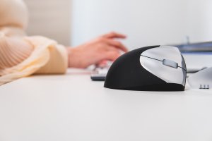 Mysz BakkerElkhuizen Handshake Wireless VS4 myszka Po lewej stronie RF Wireless Laser 2400 DPI 7