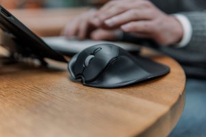 Mysz BakkerElkhuizen BakkerElkhuizen HandshoeMouse Shift Bluetooth myszka Oburęczny Optyczny 1000 DPI 2