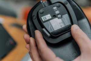 Mysz BakkerElkhuizen BakkerElkhuizen HandshoeMouse Shift Bluetooth myszka Oburęczny Optyczny 1000 DPI 4