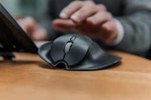 Mysz BakkerElkhuizen BakkerElkhuizen HandshoeMouse Shift Bluetooth myszka Oburęczny Optyczny 1000 DPI 5